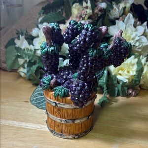 Barrel of grapes themed set of resin cheese spreaders